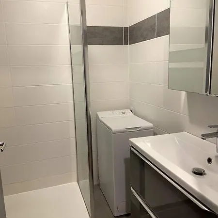 A 2 Pas Du Port Apartment *